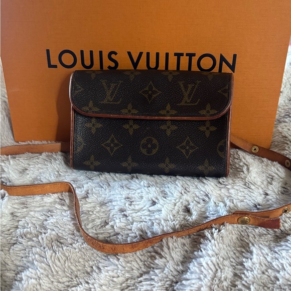 Louis Vuitton Pochette Florentine waist bag - Picture 1 of 11